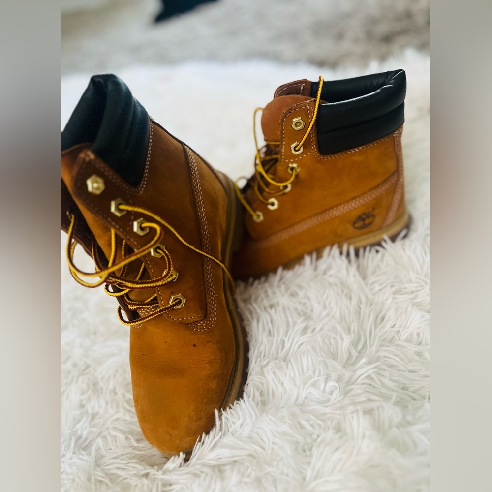 Timberland Tan and Black Leather Boots Casual Work Style